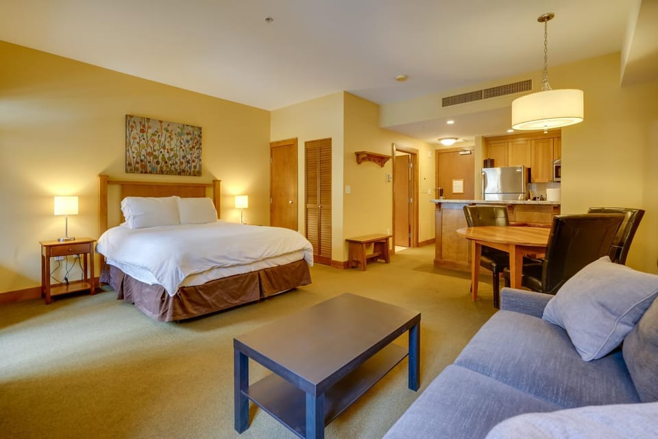 Ski-In/Ski-Out Studio at Sundial Lodge w/ Hot Tub! Apartment in Wasatch County