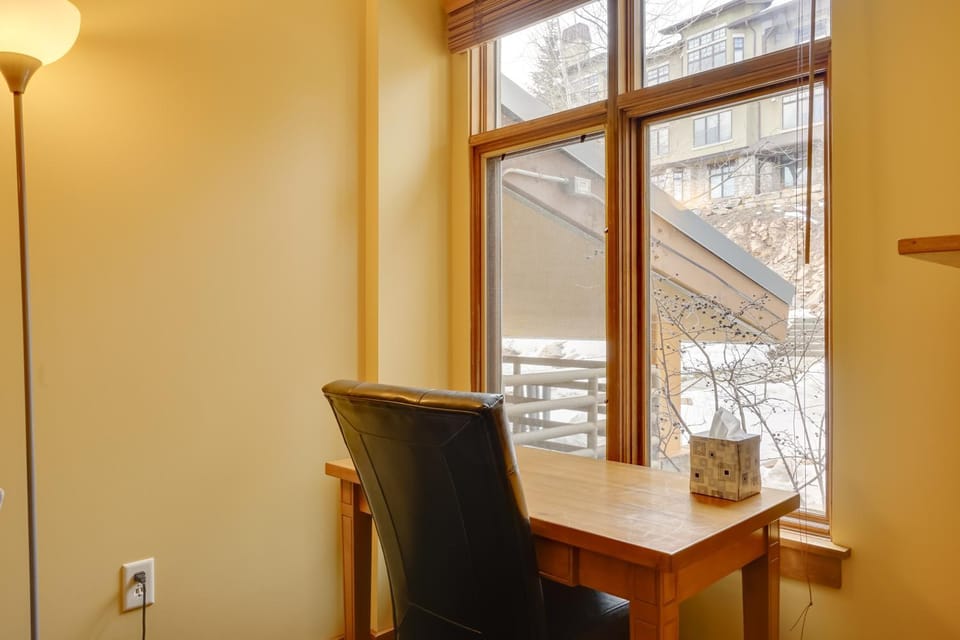 Ski-In/Ski-Out Studio at Sundial Lodge w/ Hot Tub! Apartment in Wasatch County