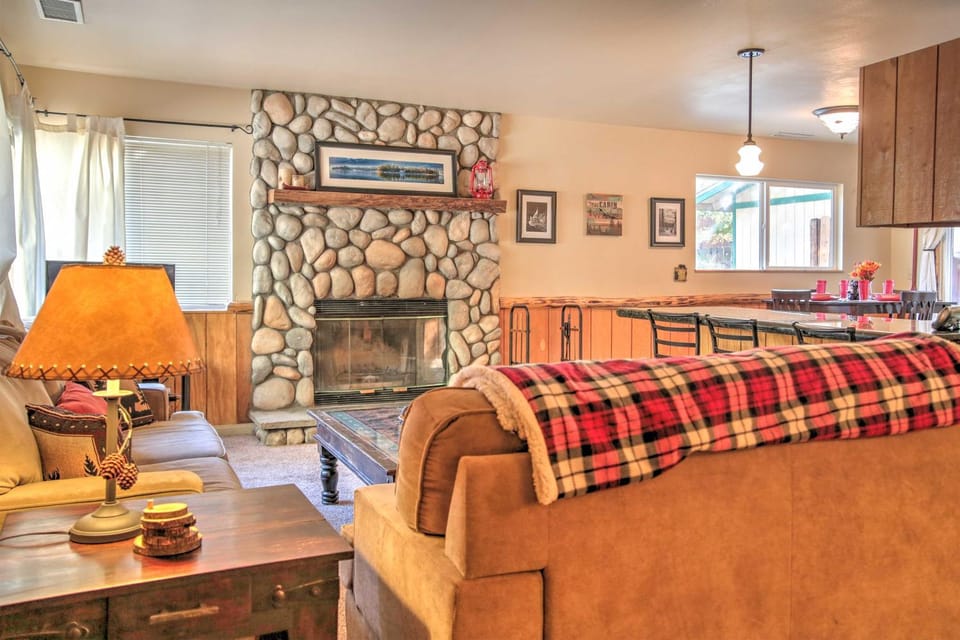 Serene Cabin w/ Hot Tub < 1 Mi to Bear Mountain! Cabin in Big Bear