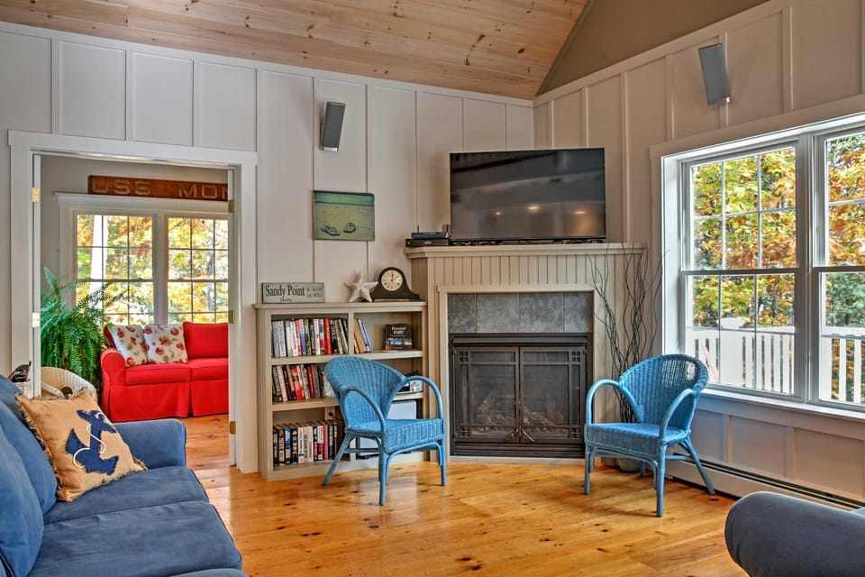 Beautiful Sandy Point Getaway w/ Wraparound Deck! House in Sandy Point
