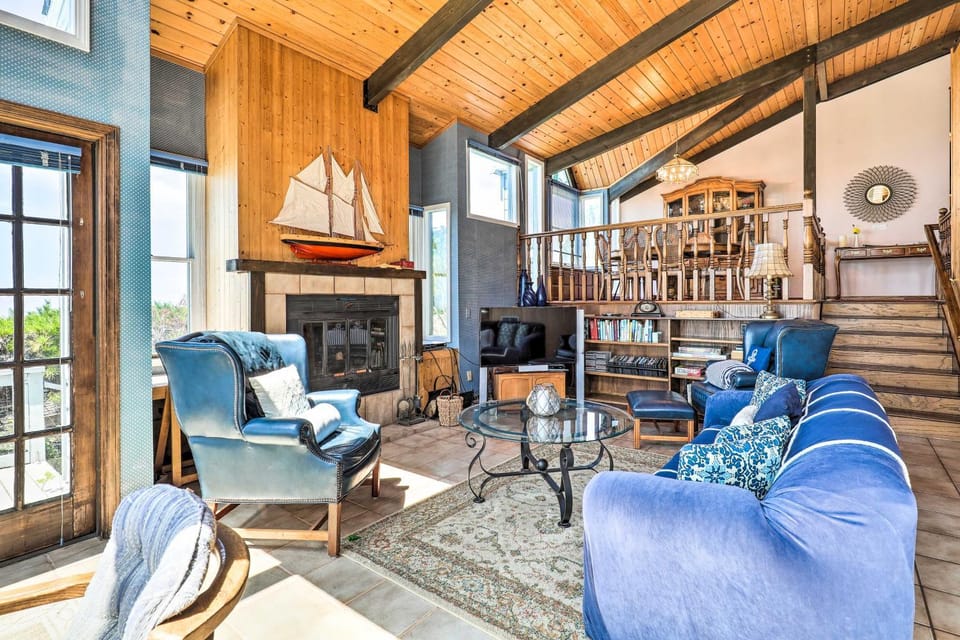 Oceanfront Irish Beach 'Sea Haven' Home w/ Hot Tub House in Mendocino County