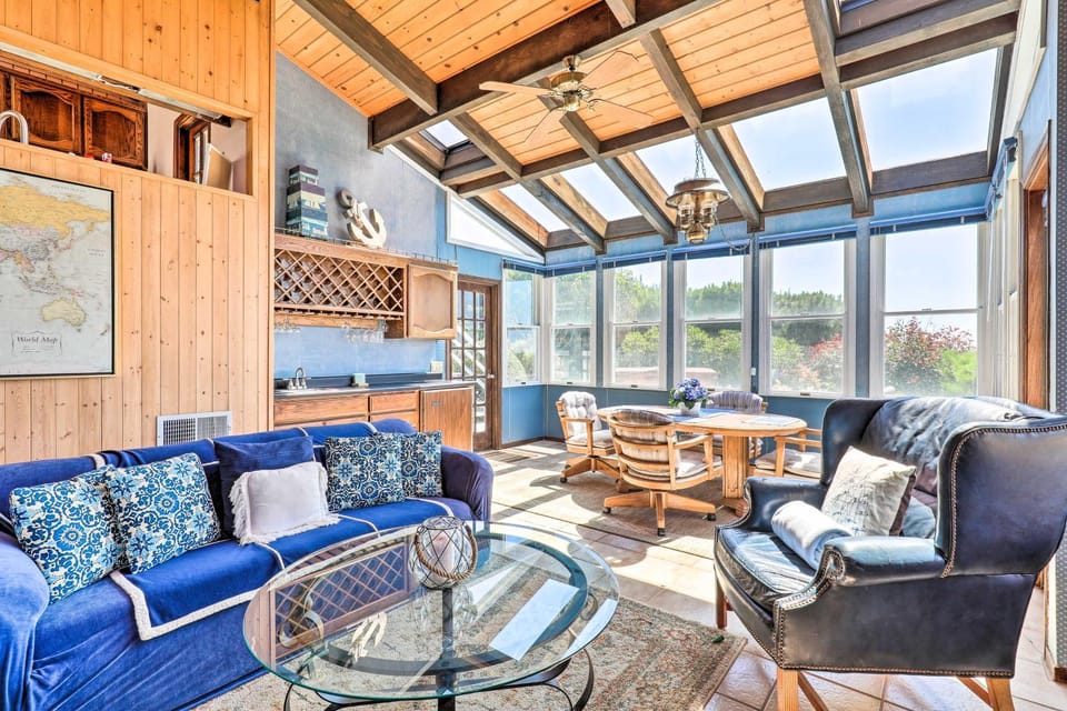 Oceanfront Irish Beach 'Sea Haven' Home w/ Hot Tub House in Mendocino County