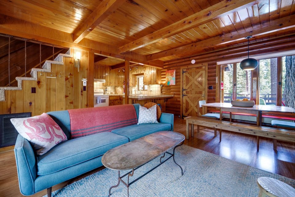 Boutique + Artsy Log Cabin in North Lake Tahoe! Cabin in Kings Beach