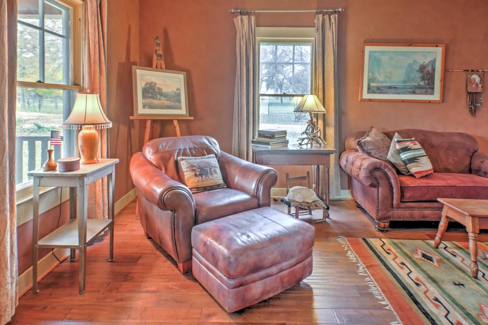 'August Schmidt' Fredericksburg Cottage w/ Hot Tub House in Rio Grande