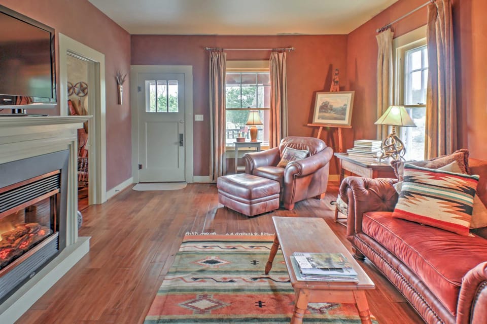 'August Schmidt' Fredericksburg Cottage w/ Hot Tub House in Rio Grande