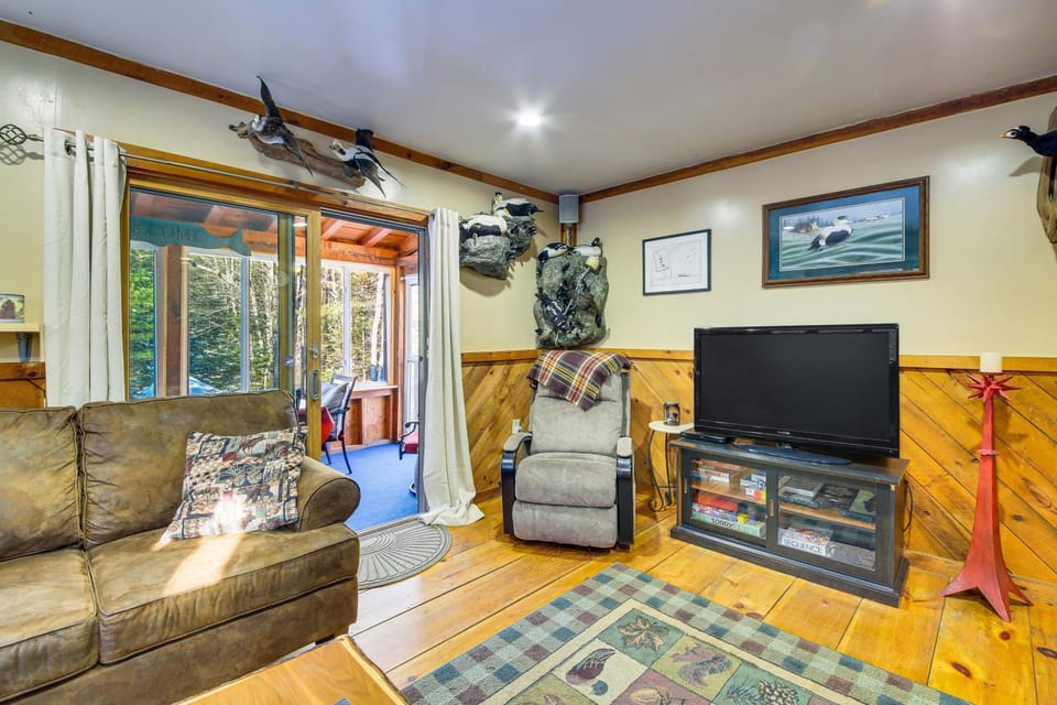 Rustic Searsport Cabin: Loft + Sunroom on 10 Acres Cabin in Searsport