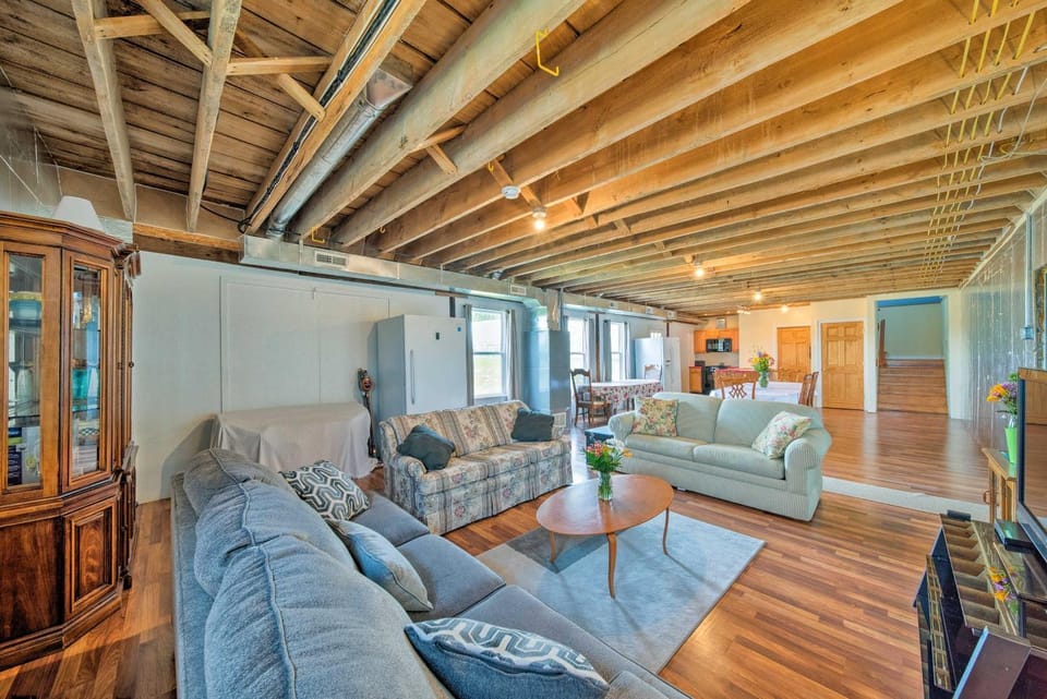 Updated Berger Cottage w/ Pool, on a Private Farm! House in Berger