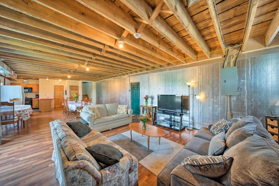 Updated Berger Cottage w/ Pool, on a Private Farm! House in Berger