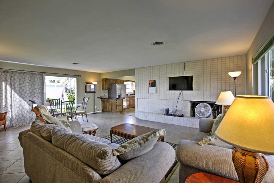 Pet-Friendly Daytona Beach Home, Walk to the Ocean House in Daytona Beach Shores