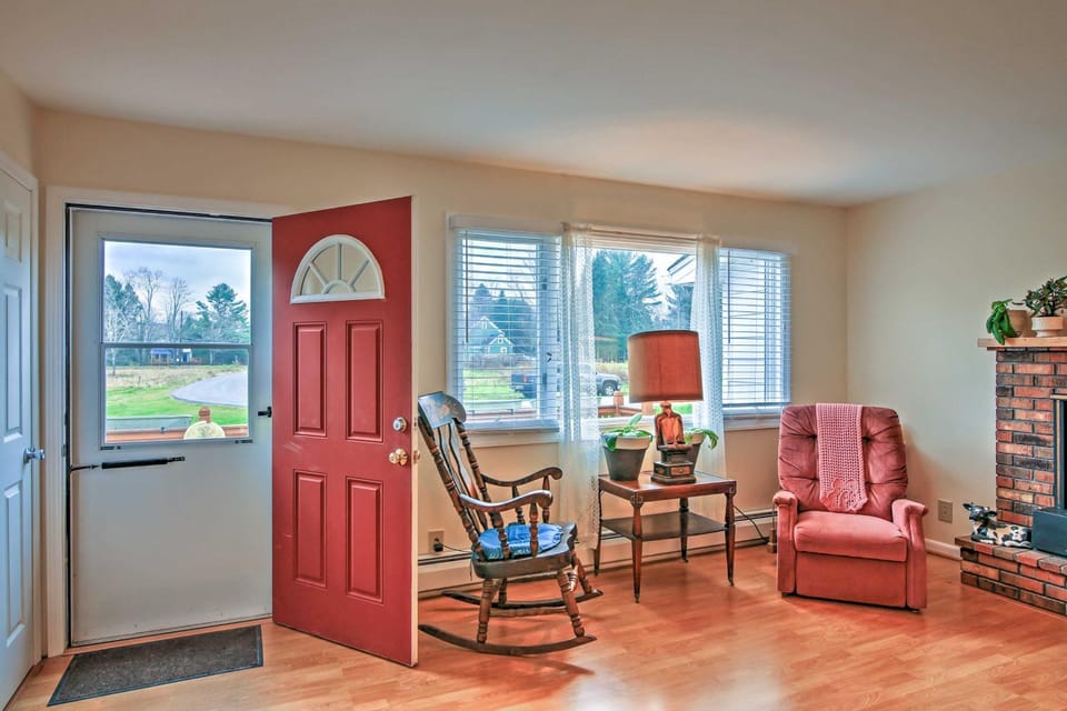 Serene Retreat - 7 Mi to All Star Village House in Otego