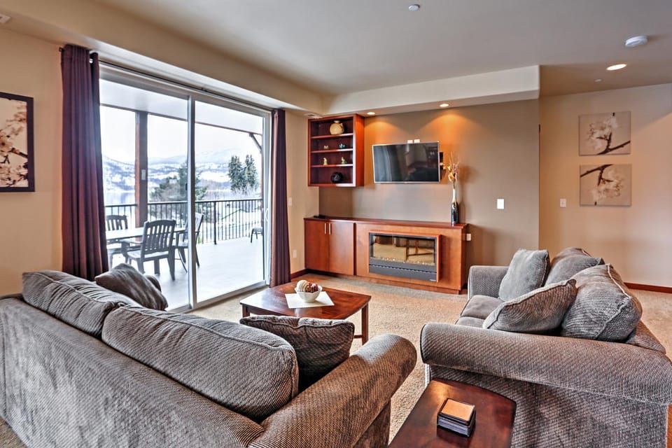 Lake Chelan 'Manson Bay' Condo w/ Pool Access! House in Manson
