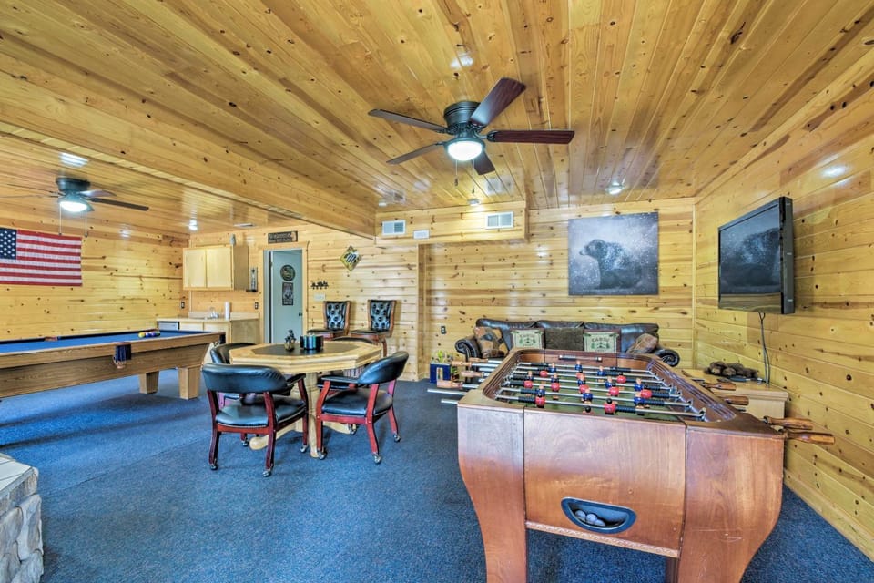Cozy Ruidoso Cabin w/ Hot Tub & Game Room! Cabin in Ruidoso