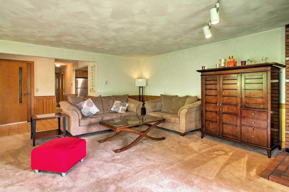 Scenic Bartlett Home w/ Deck - 1 Mi to Storyland! House in Glen