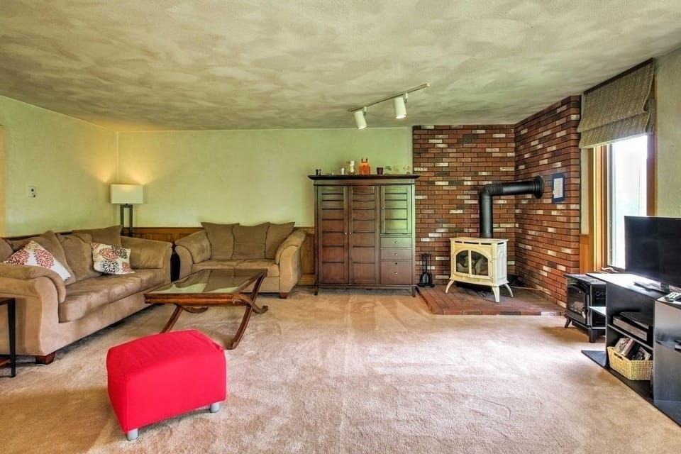 Scenic Bartlett Home w/ Deck - 1 Mi to Storyland! House in Glen