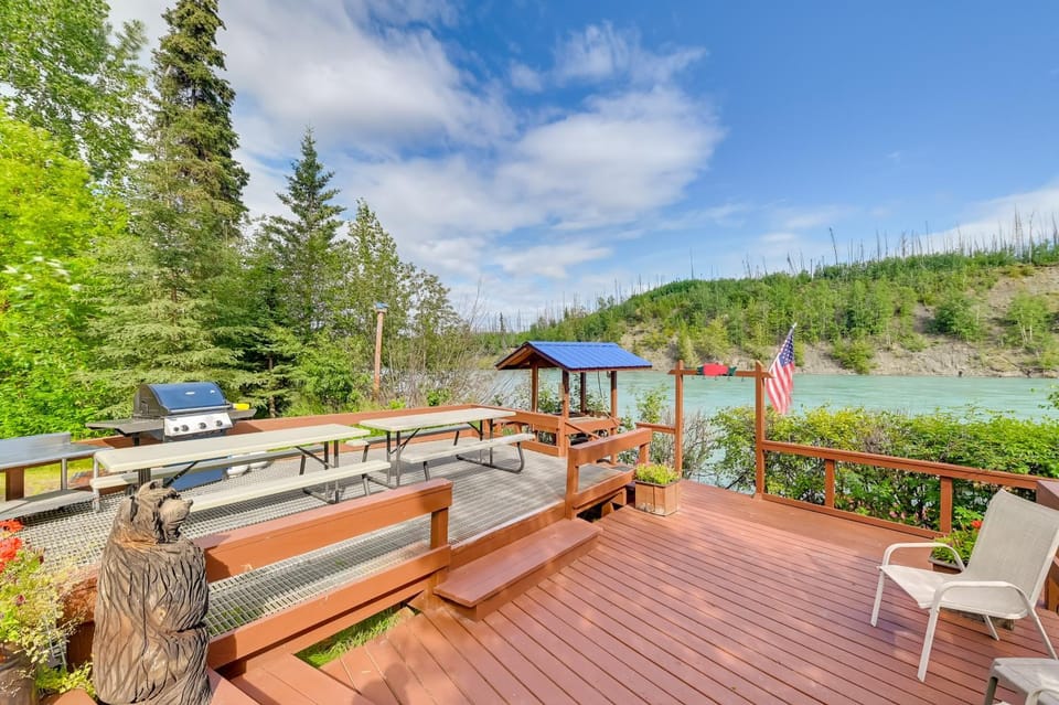 Soldotna Fishing Lodges w/ Dock on Kenai River! House in Sterling