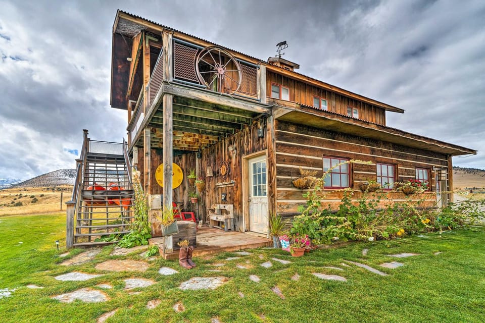 'Dreamswest' Ennis Studio w/ Deck & Stunning Views Apartment in Idaho