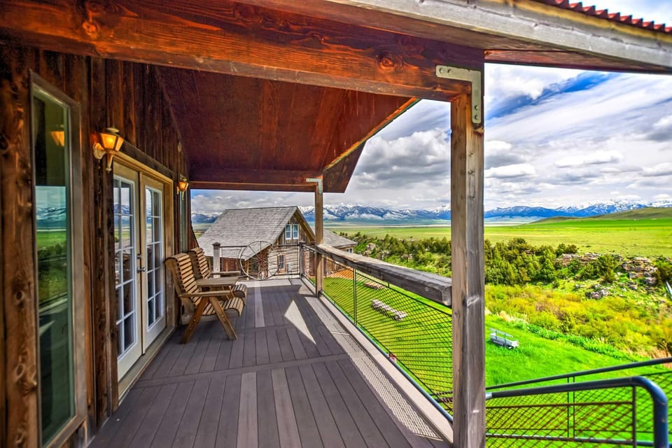 'Dreamswest' Ennis Studio w/ Deck & Stunning Views Apartment in Idaho