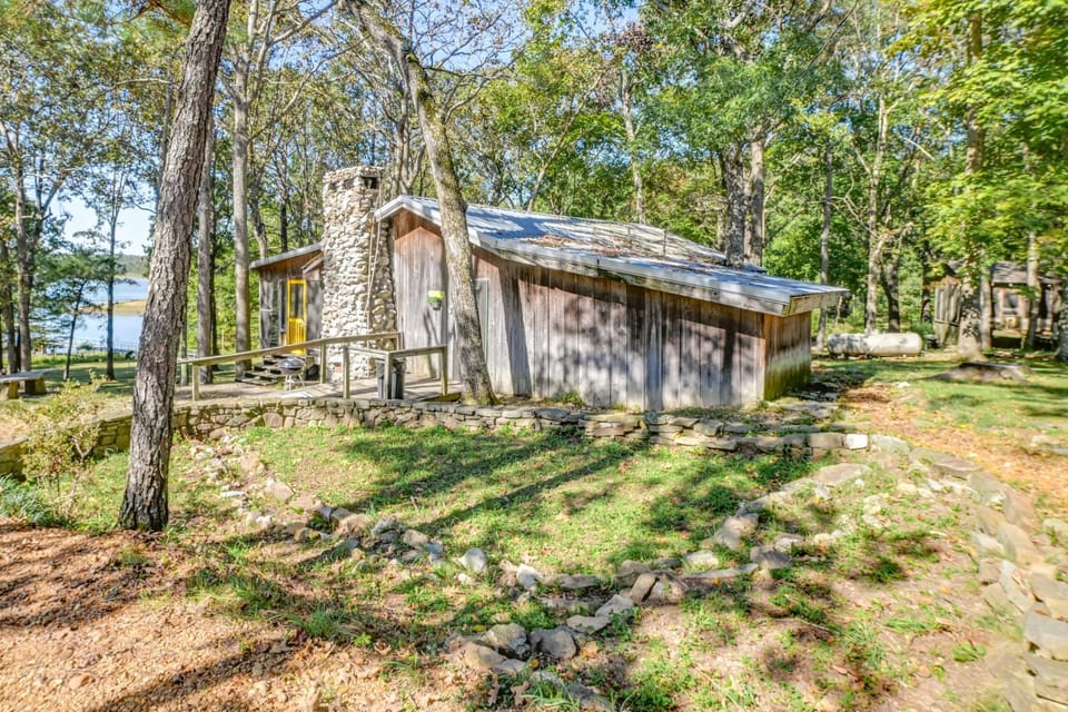 Screened Porch! Lakefront Gem in Boyd's Branch Bay House in Lake Barkley