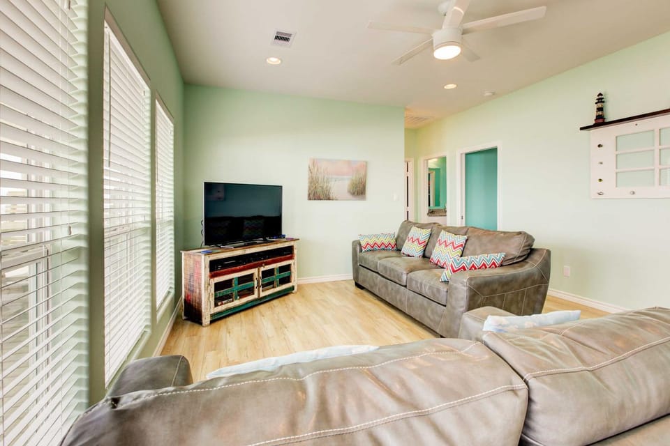 Gulf Access! Group-Friendly Gilchrist Beach House House in Bolivar Peninsula