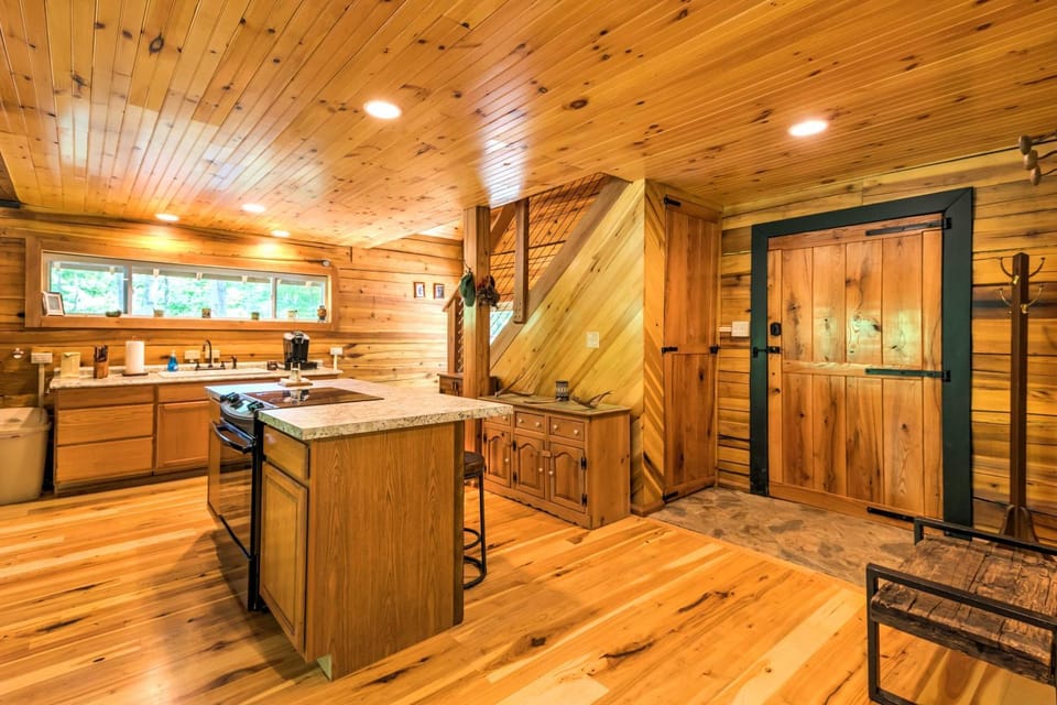 Lyndhurst Cabin on Farm w/ Pond & Stocked Stream! Cabin in Nelson County