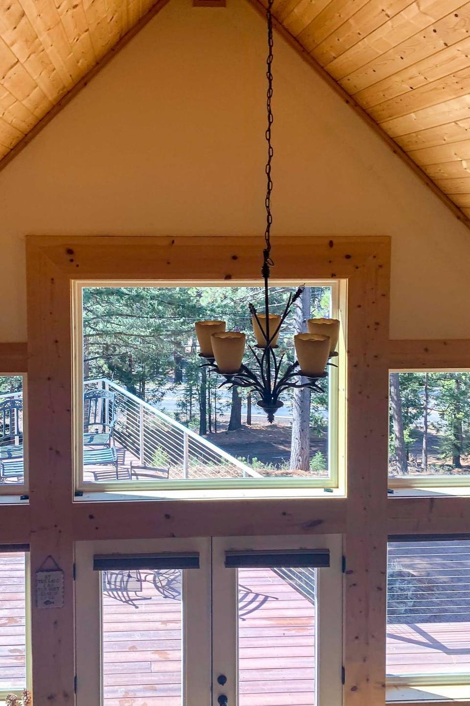 Rustic Retreat with Deck Steps From Lake Almanor! House in Lake Almanor