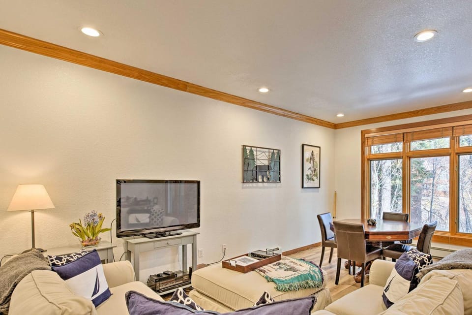 Forest-View Gem 2 Mi to Diamond Peak Ski Resort! House in Incline Village