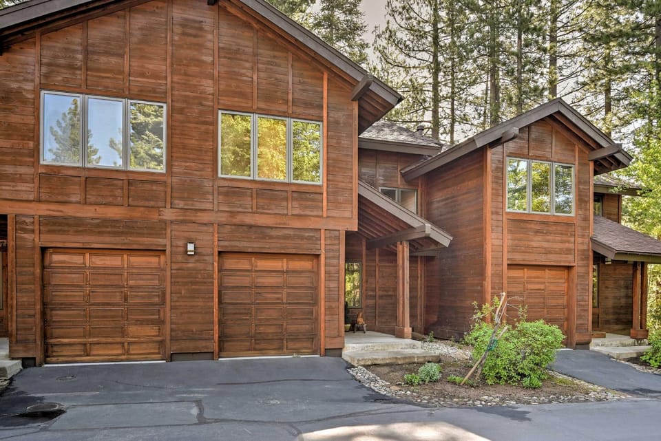 Forest-View Gem 2 Mi to Diamond Peak Ski Resort! House in Incline Village