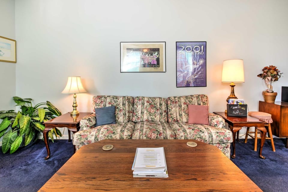 1 Mi to The Strand! Walkable Gem in Galveston Apartment in Texas City