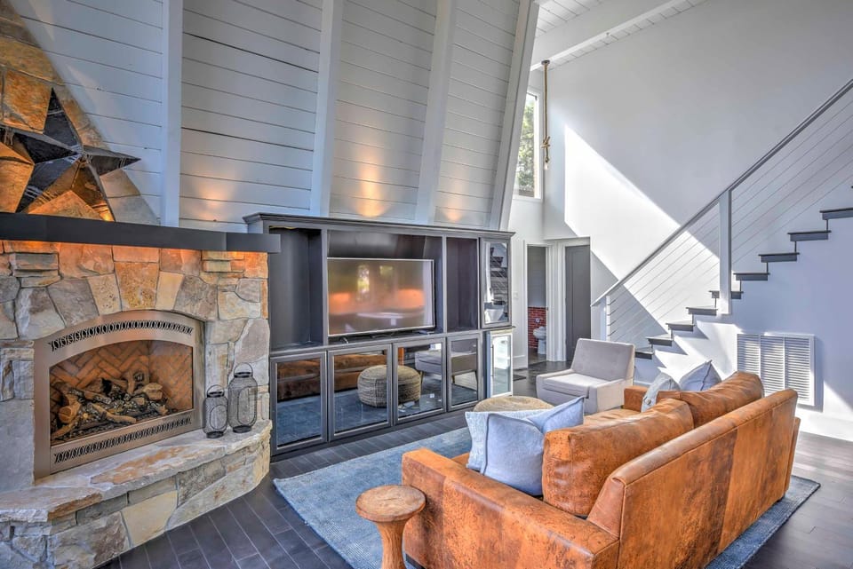 10 Mi to Skiing: Tahoe City A-Frame Home House in Dollar Point