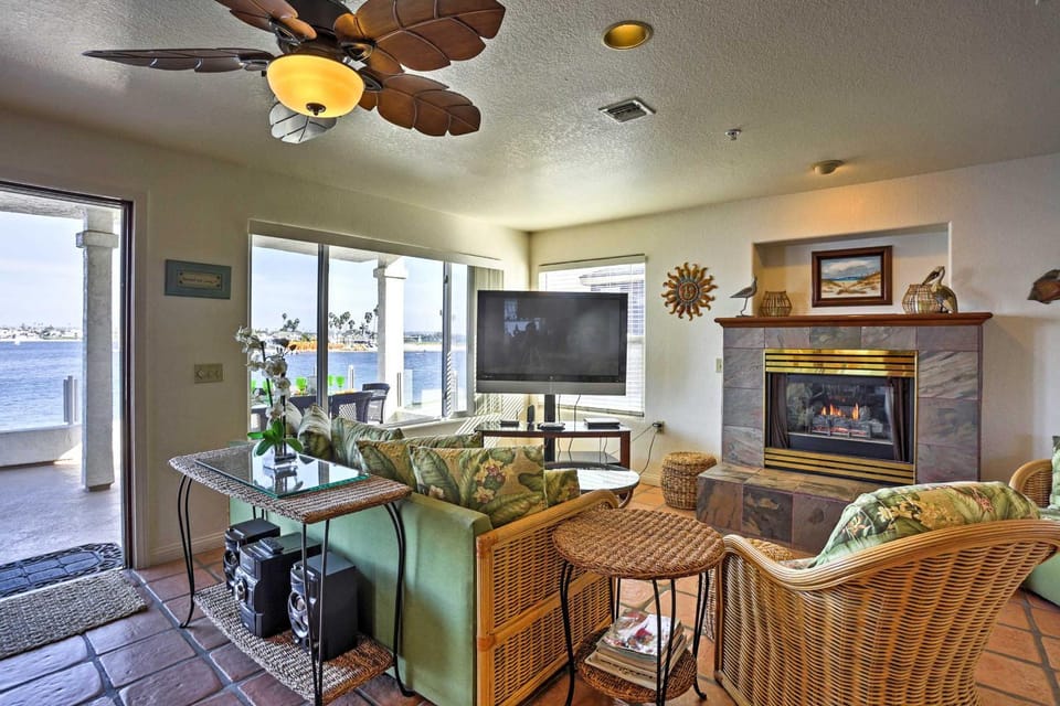 Beachfront San Diego Condo w/ Patio on the Bay! House in Mission Beach