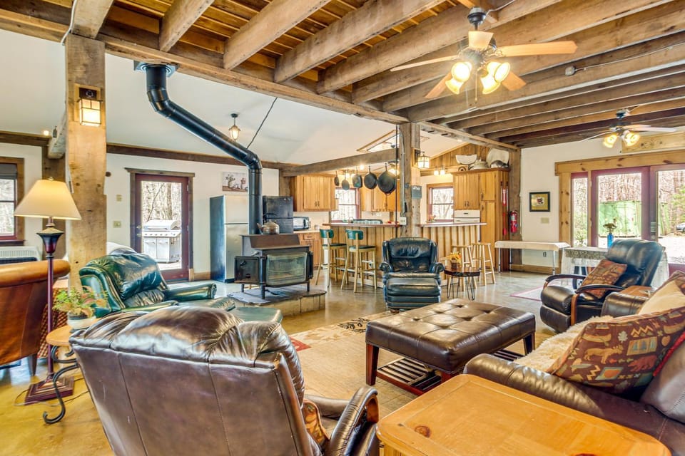 Jasper '7 Timbers' Cabin on 10 Acres w/ a Creek! Cabin in Georgia