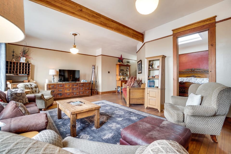 1 Mi to UW: Historic Laramie Apt Apartment in Laramie