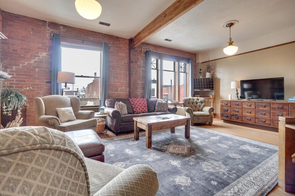 1 Mi to UW: Historic Laramie Apt Apartment in Laramie