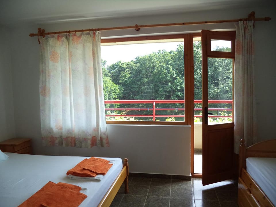 Victoria Sinemorets Guest House Bed and Breakfast in Burgas Province