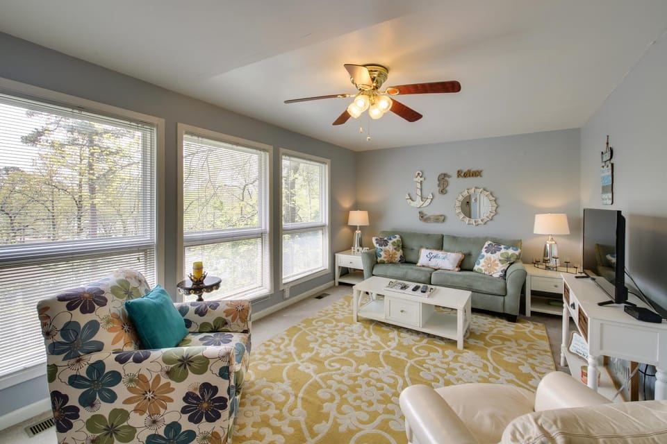 Cozy Lake Cabin with Dock in Hot Springs Natl Park Cabin in Lake Hamilton