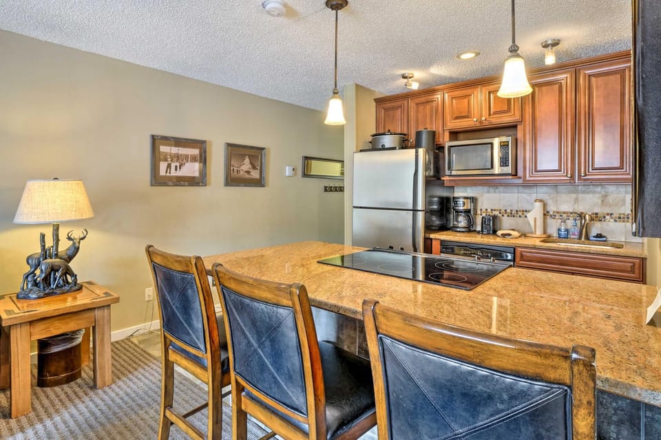 Ski-In/Ski-Out Copper Mountain Condo w/ Balcony! House in Copper Mountain