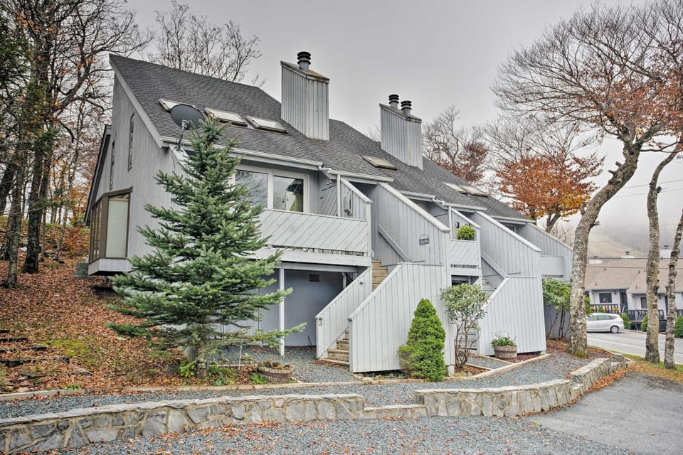 All-Season Base in Beech Mountain, Pets Welcome! House in Beech Mountain