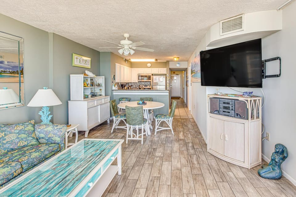 Oceanfront Condo w/ Balcony in Myrtle Beach! House in Myrtle Beach