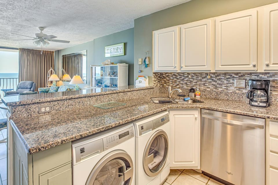 Oceanfront Condo w/ Balcony in Myrtle Beach! House in Myrtle Beach