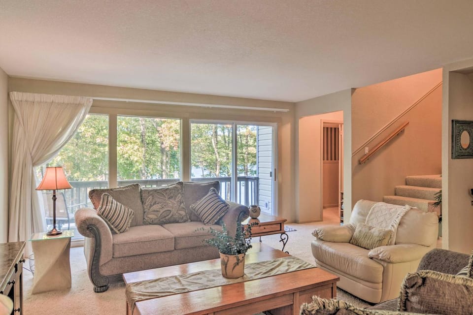Lakefront Townhome w/ View in Hot Springs Village! House in Garland County