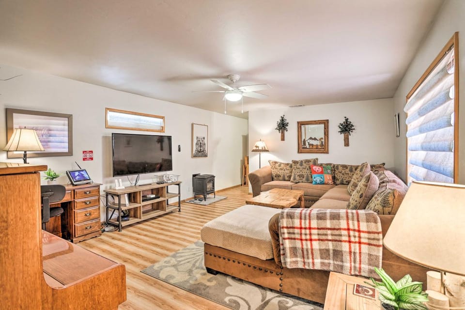 Hot Tub & Deck: Big Bear Gem Near Resorts! House in Big Bear
