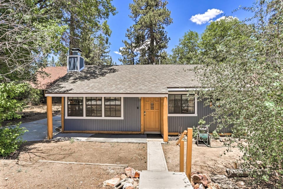 Hot Tub & Deck: Big Bear Gem Near Resorts! House in Big Bear