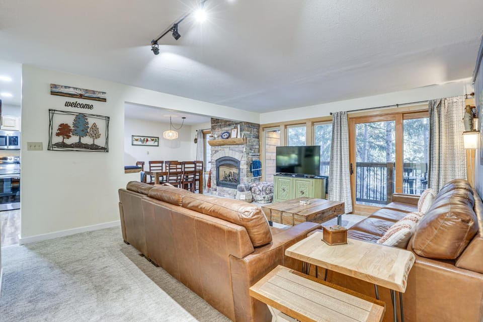 Walk to Lifts! 'SnowDogs' Breck Condo w/ Fireplace House in Breckenridge