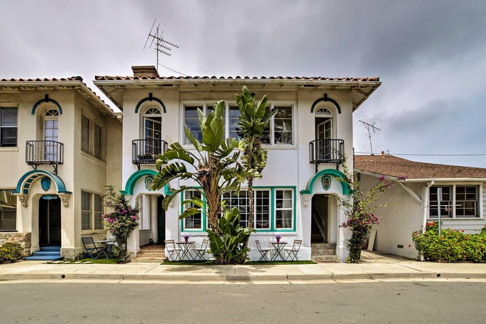 Charming Renovated Avalon Townhome, Walk to Beach! House in Avalon