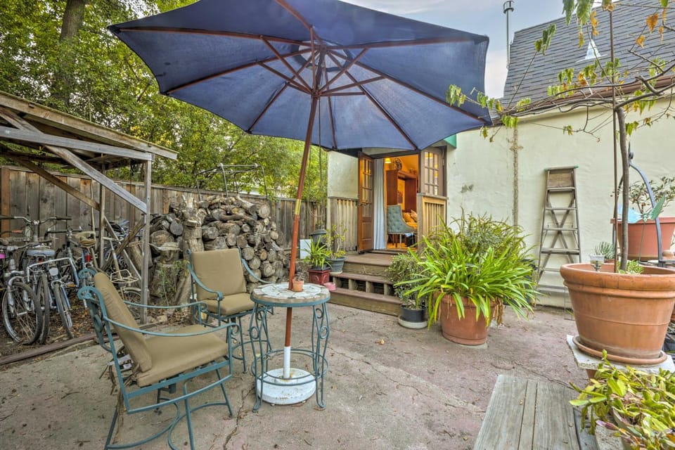 Updated Menlo Park English Tudor Garden Cottage! House in West Menlo Park
