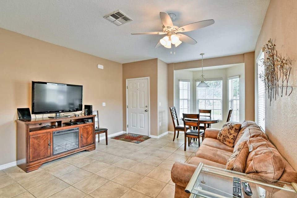 Pet-Friendly Gem w/ Yard & Pool Access in Sebring House in Sebring