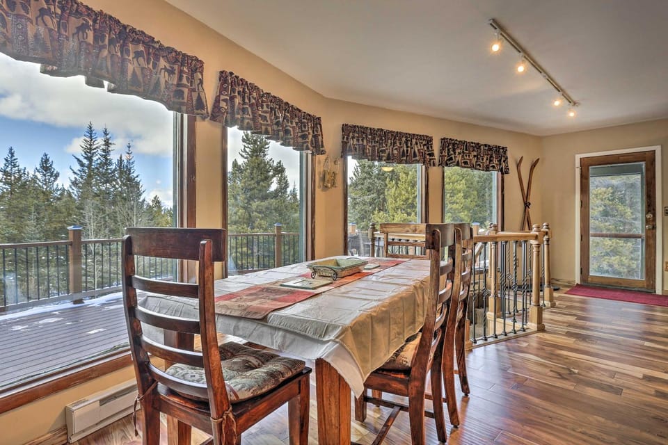 3 Mi to Ski Slopes! Hot Tub Haven in Breckenridge House in Summit County