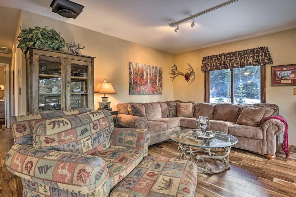 3 Mi to Ski Slopes! Hot Tub Haven in Breckenridge House in Summit County