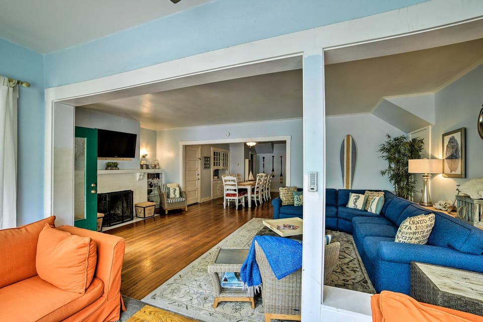 Steps to Avalon Bay: Sunny Catalina Island Home! House in Avalon