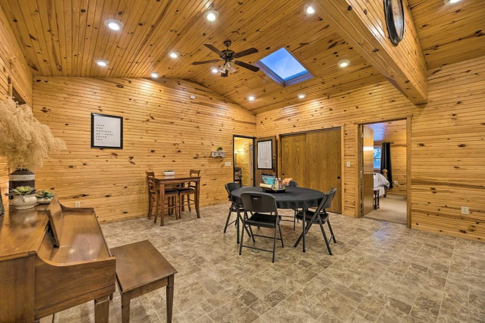Spacious Kansas Retreat: On-Site Disc Golf! House in Kansas